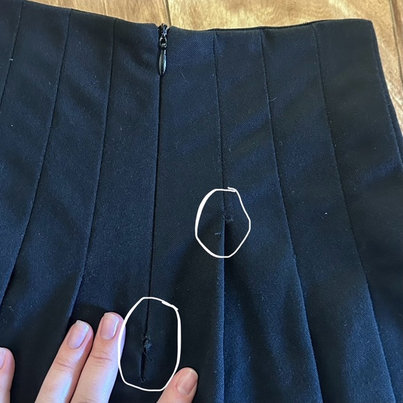 Brandy Melville pleated skirt - Picture 4 of 5